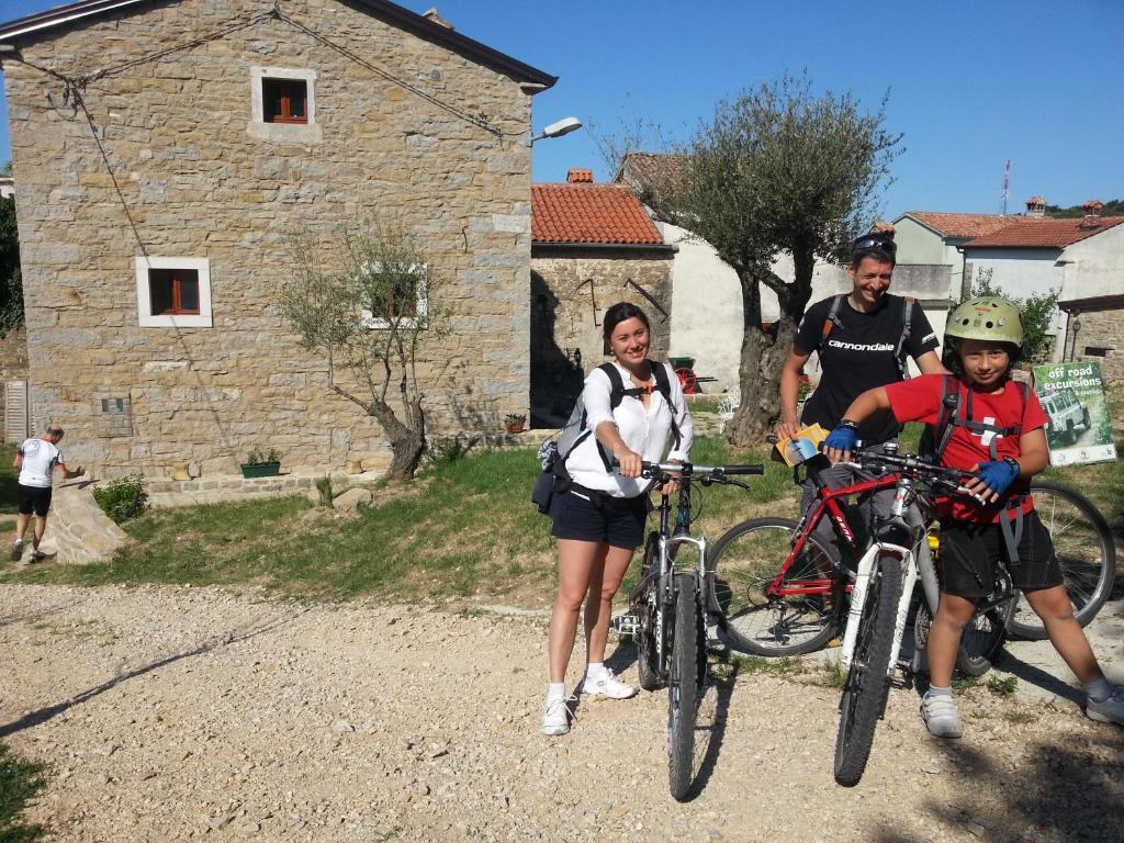 Al Merlo Olivo, Rural Istrian House Buje Exteriér fotografie