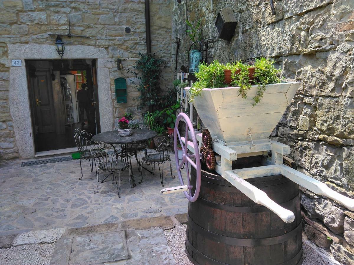 Al Merlo Olivo, Rural Istrian House Buje Exteriér fotografie